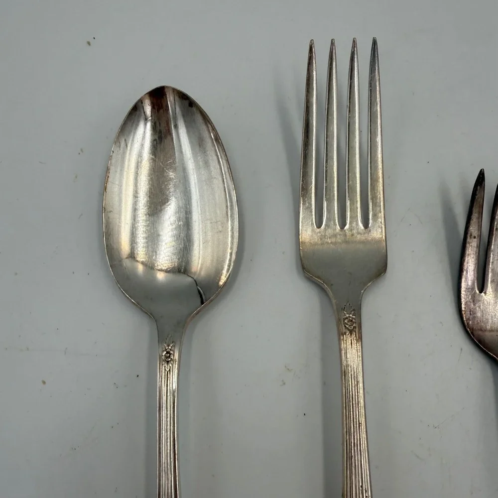 Wm Rogers IS Silver Plate Flatware Set 8pc 1939 Adoration Pattern Floral Vintage